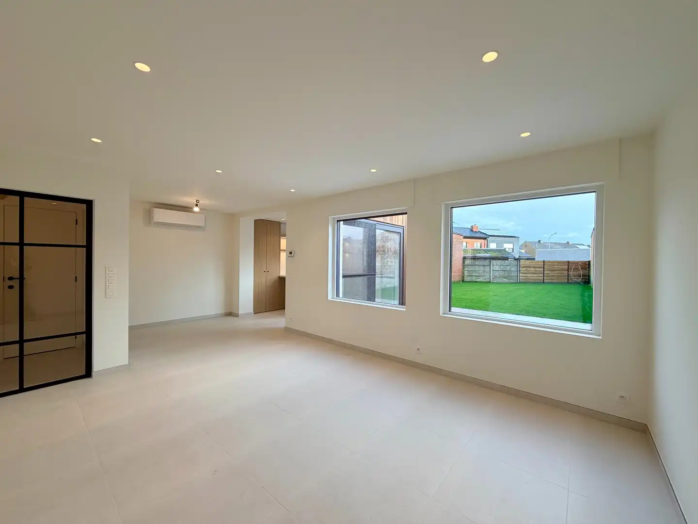 Volledig gerenoveerde woning met 3 slaapkamers en tuin te Izegem! foto 4