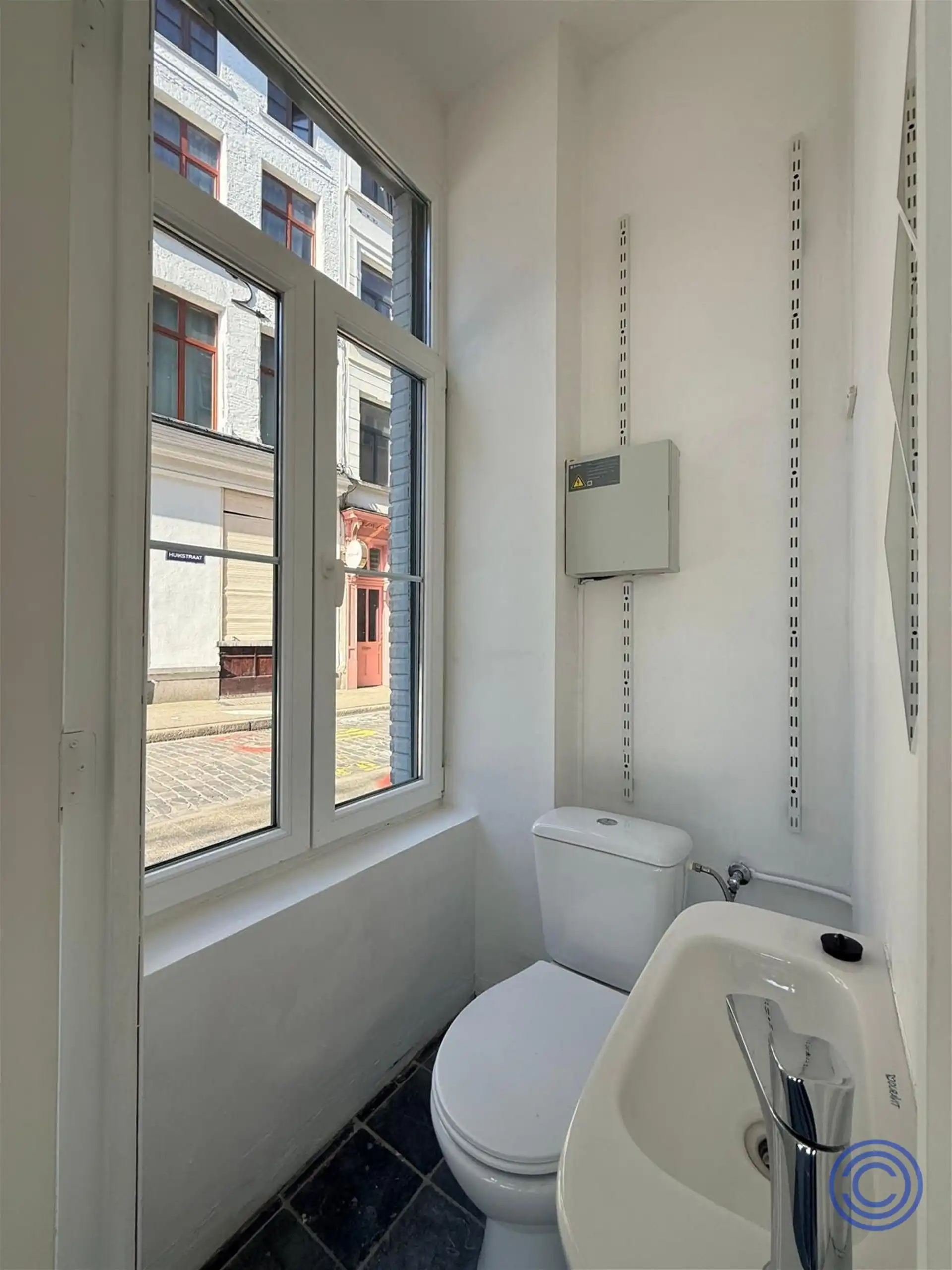 Handelspand op hoeklocatie met veel passage in Antwerpen foto 4