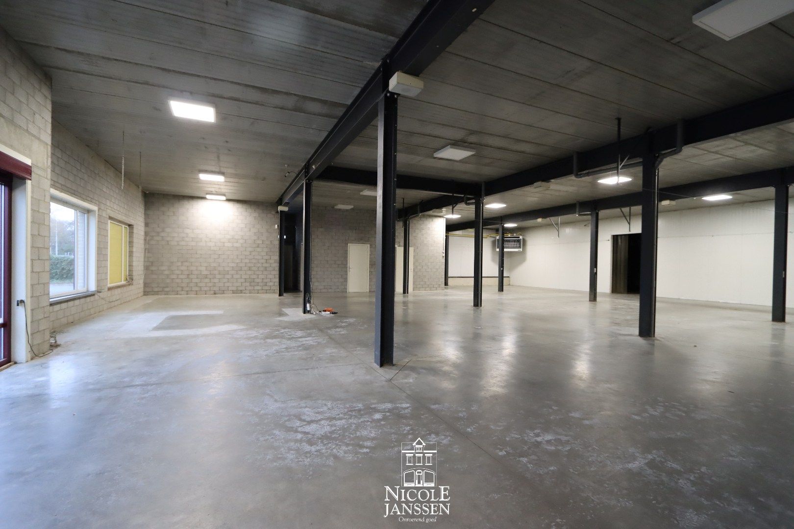 Gelijkvloers handelspand met 2 bovenliggende appartementen foto 5