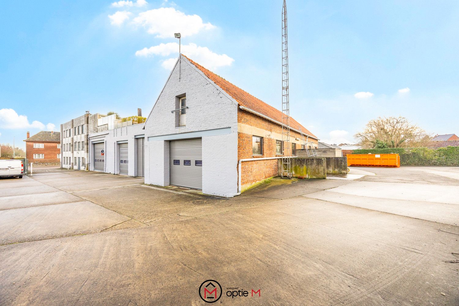 Gebouw met 3 appartementen, 2 kantoren & werkplaats in Bilzen foto 14