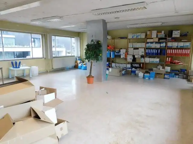 Ruim handelspand op ideale locatie foto 5