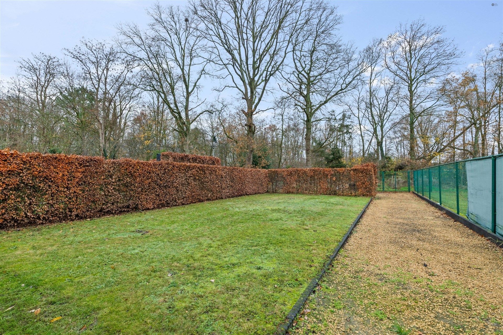 Half open bebouwing met een ruime grond op een rustige locatie foto 4