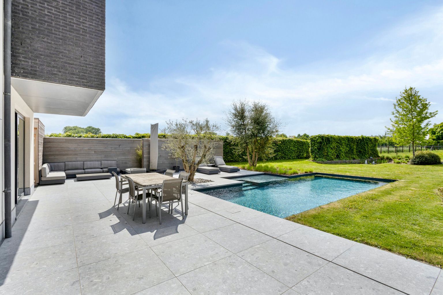 Mooie stijlvolle woning met tuin en achterliggend weiland foto 20