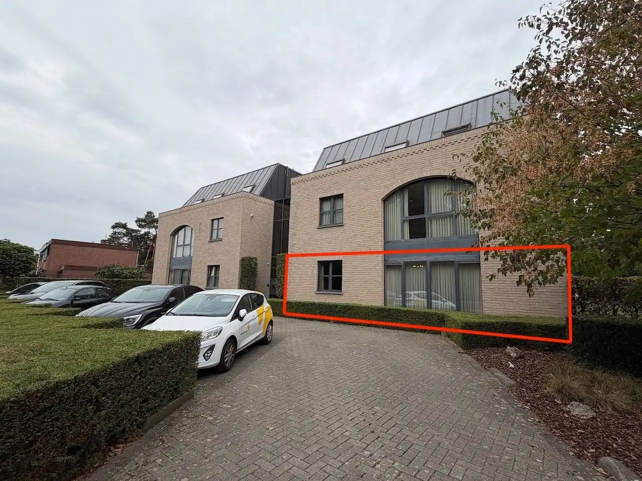 Genk, Keinkesstraat 20 bus 3: Rustig gelegen gelijkvloers appartement met 1 slaapkamer en garage. foto {{pictureIndex}}