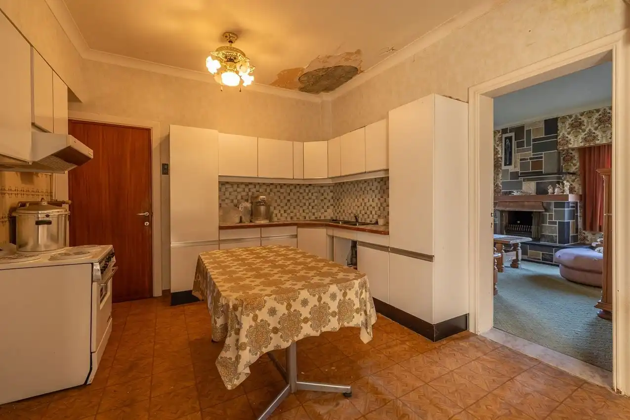 Te renoveren woning met ruimte, rust en potentieel foto 12