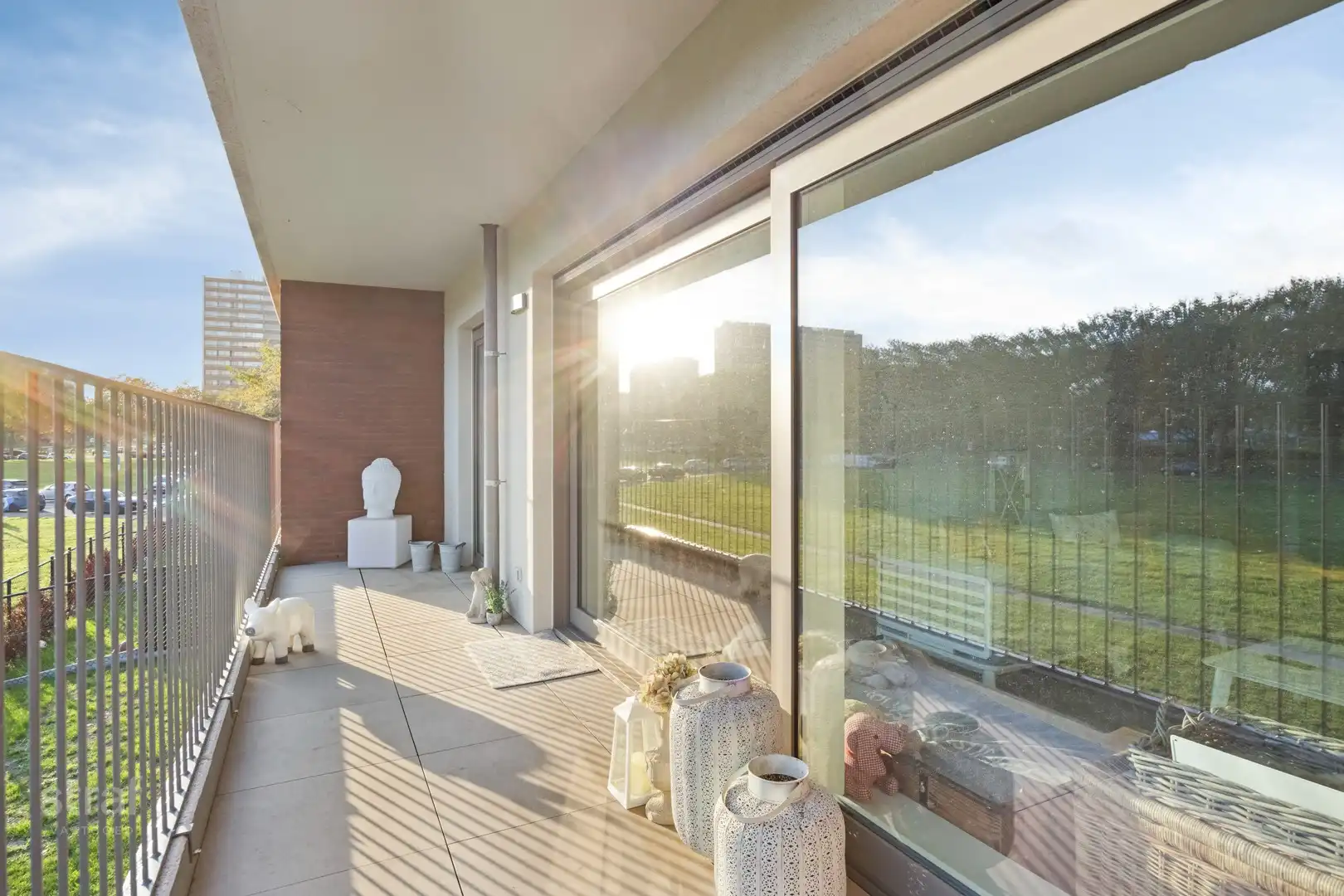 TE HUUR: Zonnig appartement op Linkeroever inclusief autostaanplaats foto 4
