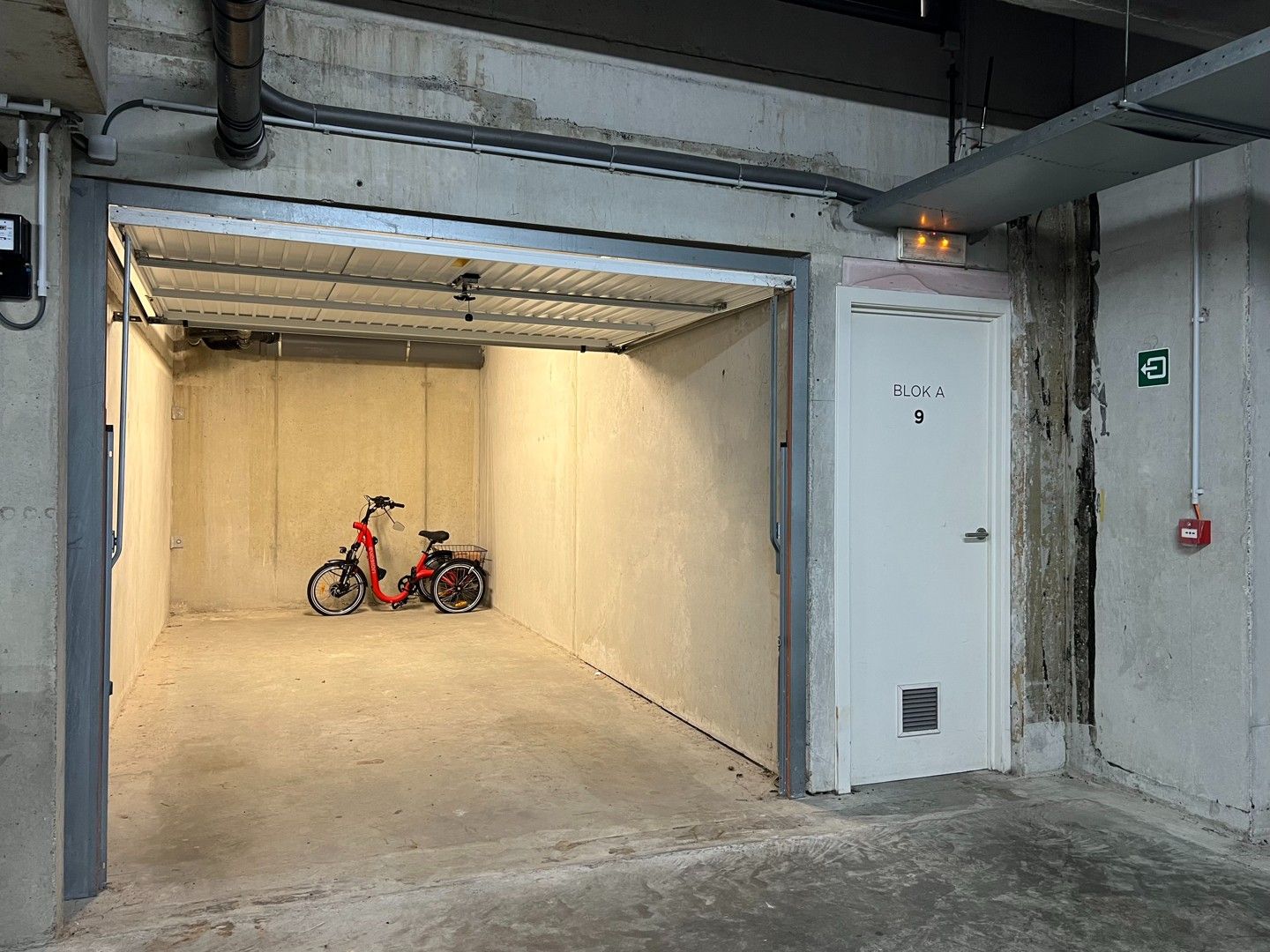 Ruime garage in een piekfijn complex! foto 4