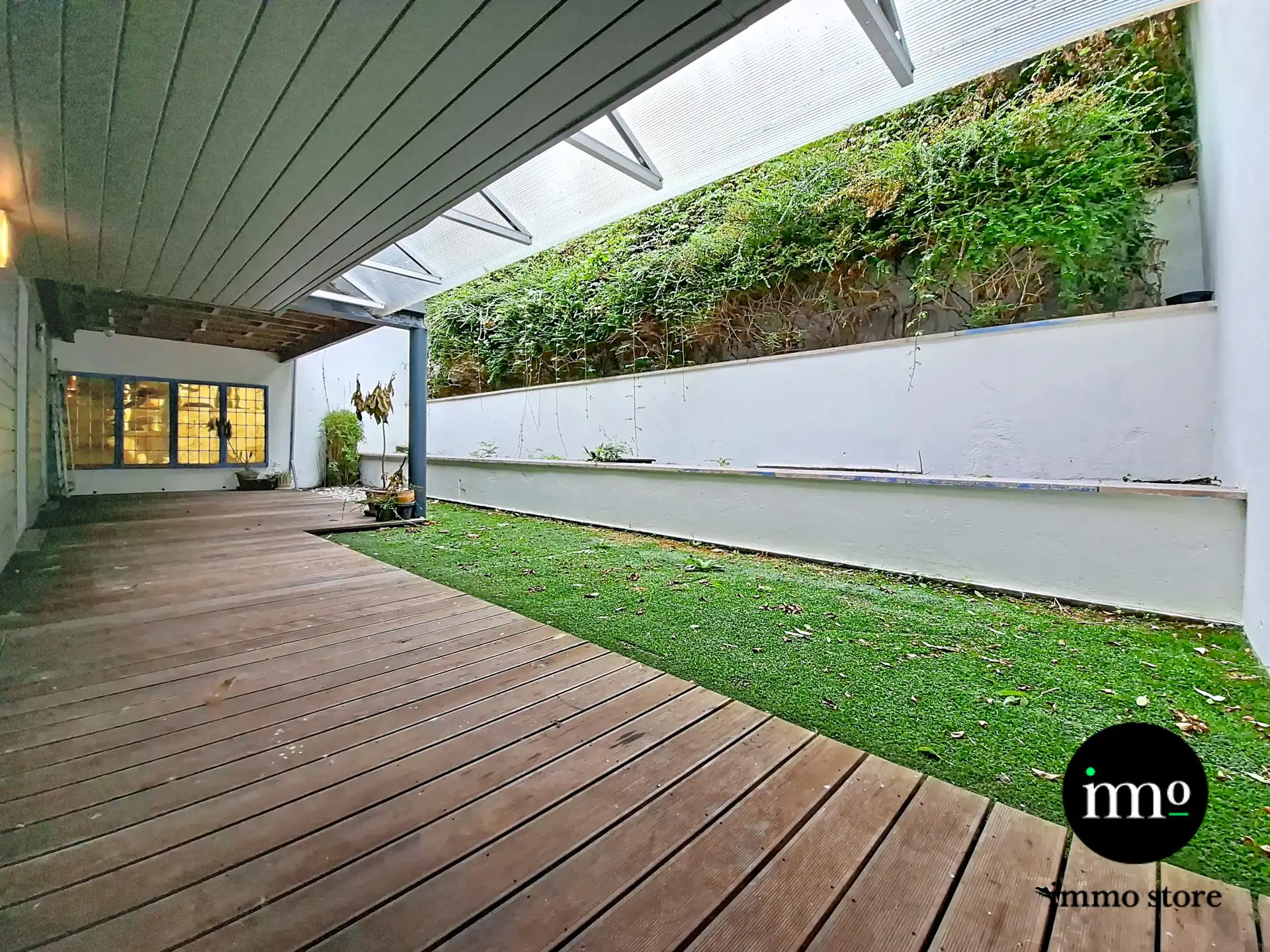 Ruim 2-slaapkamerappartement met privétuin foto {{pictureIndex}}