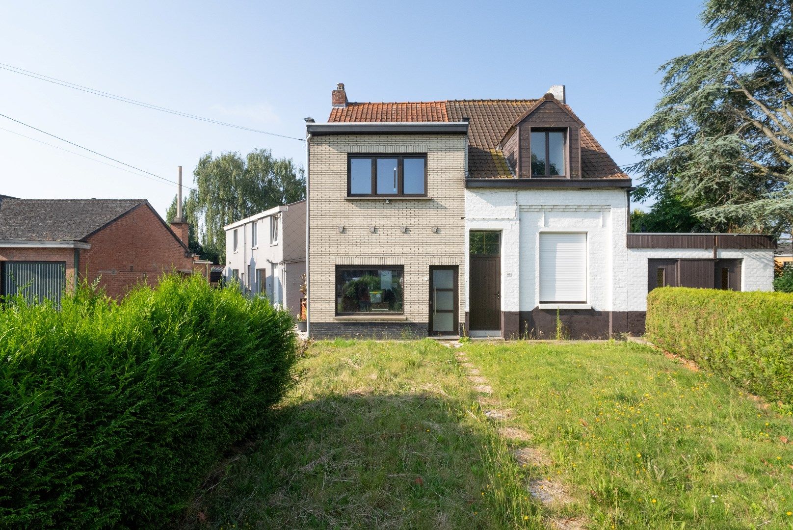 Te renoveren woning in rustige woonwijk foto 1