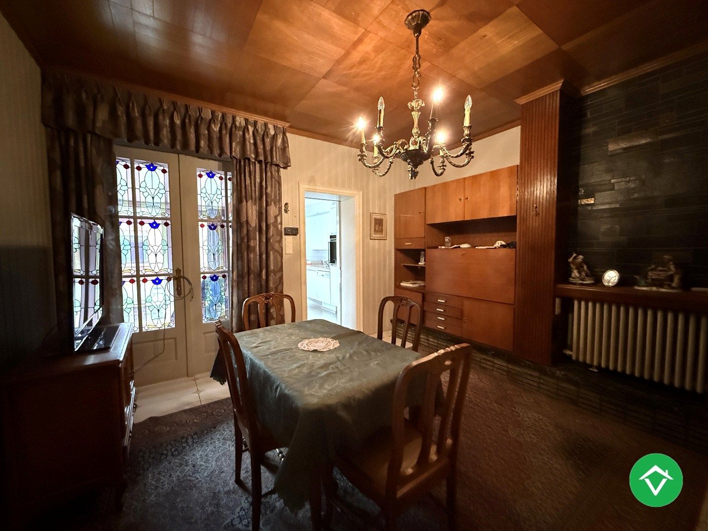 Karaktervolle, stevige woning met 4 slaapkamers, tuin en garage in centrum Roeselare foto 6