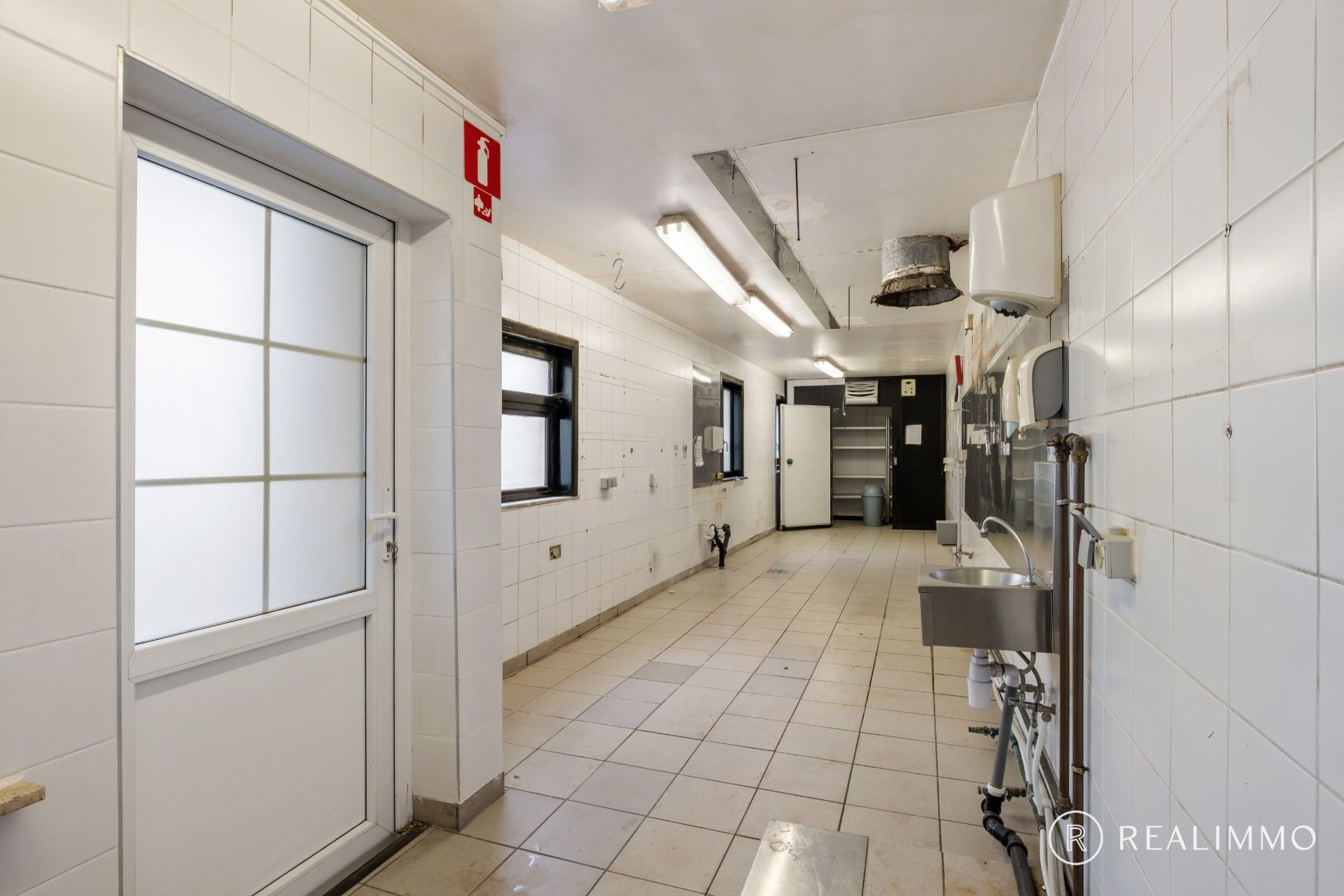 Uniek handelspand met ruim appartement – Gentseweg 556, Waregem (Sint-Eloois-Vijve) foto 8