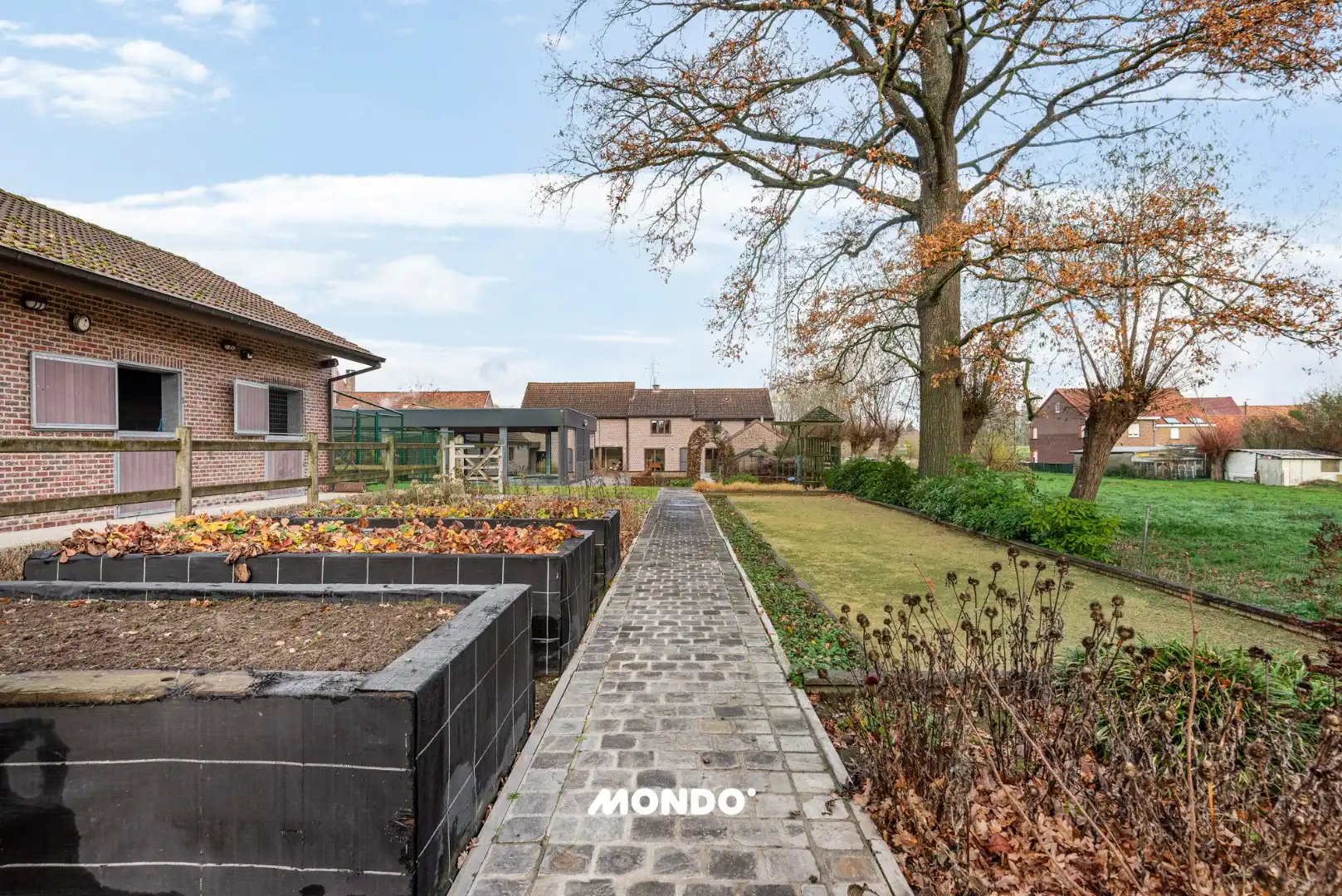 Unieke hoeve  (1.56ha) met paardenfaciliteiten & overdekt zwembad. foto 28