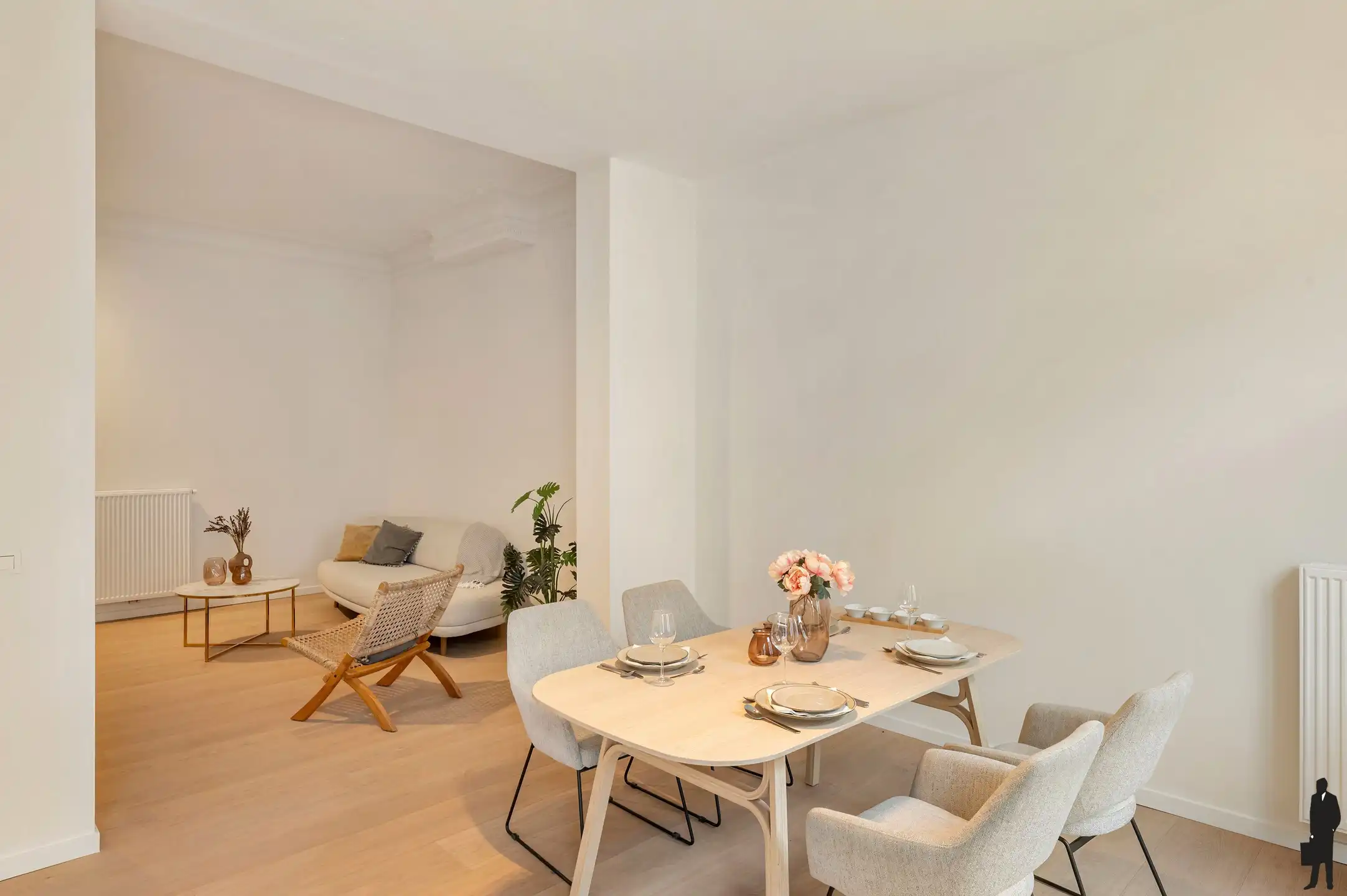 Gerenoveerd tweeslaapkamer appartement met balkons foto 5