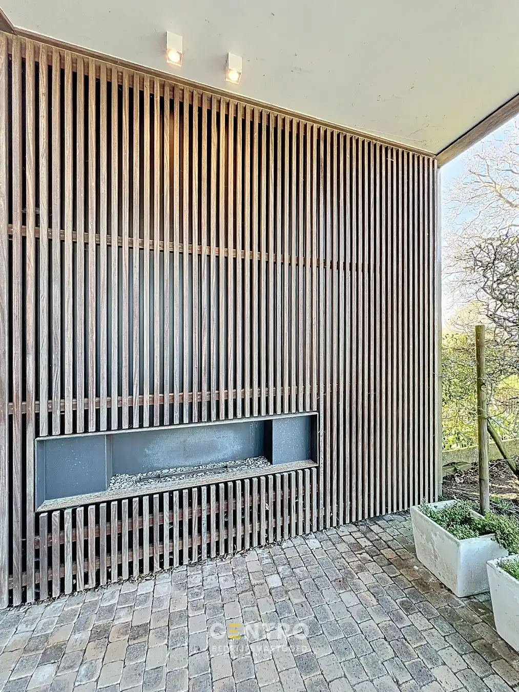 Luxueuze woning (4 slpks) + ruime showroom (of winkel, praktijkruimte, diensten, vrij beroep,...) met kantoor te Hooglede! foto 9