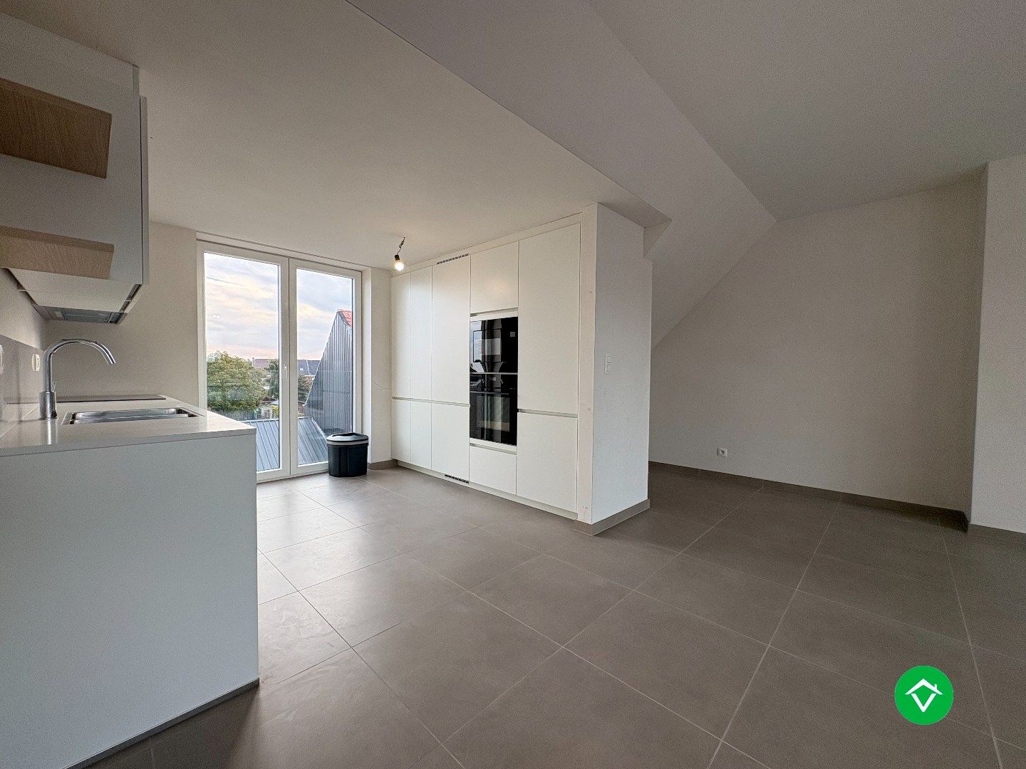 Nieuwbouwappartement met 2 slaapkamers en 2 terrassen in centrum Koekelare  foto 2