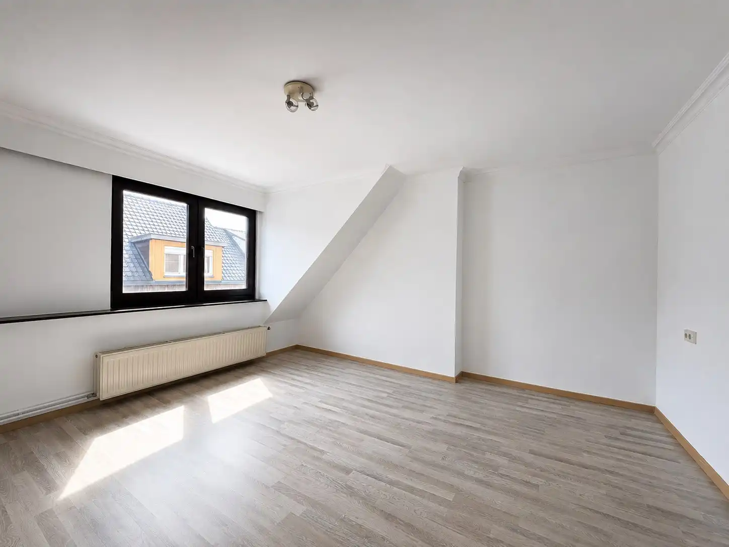 Grote woning met 4 kamers en leuke stadstuin te Heist foto 13
