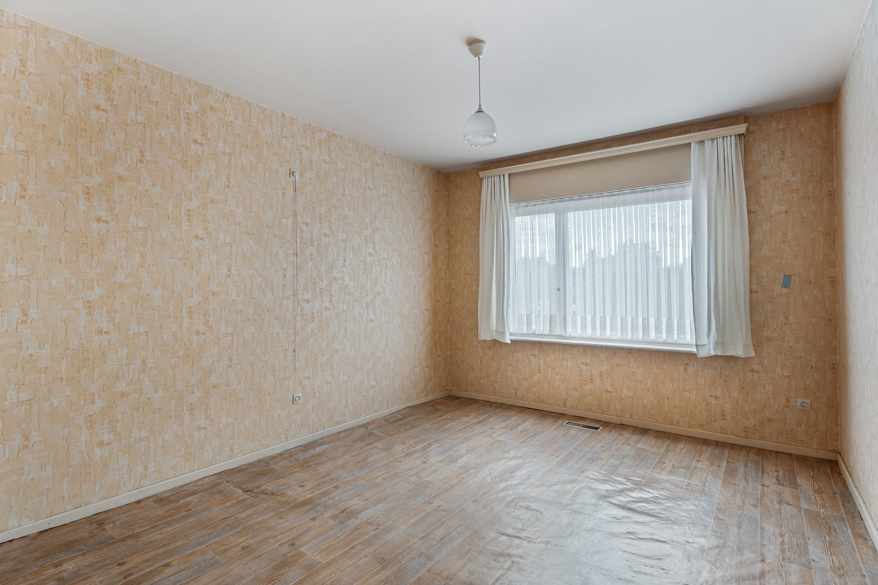 Woning met magazijn/atelier van 412 m² in Ingooigem foto 8