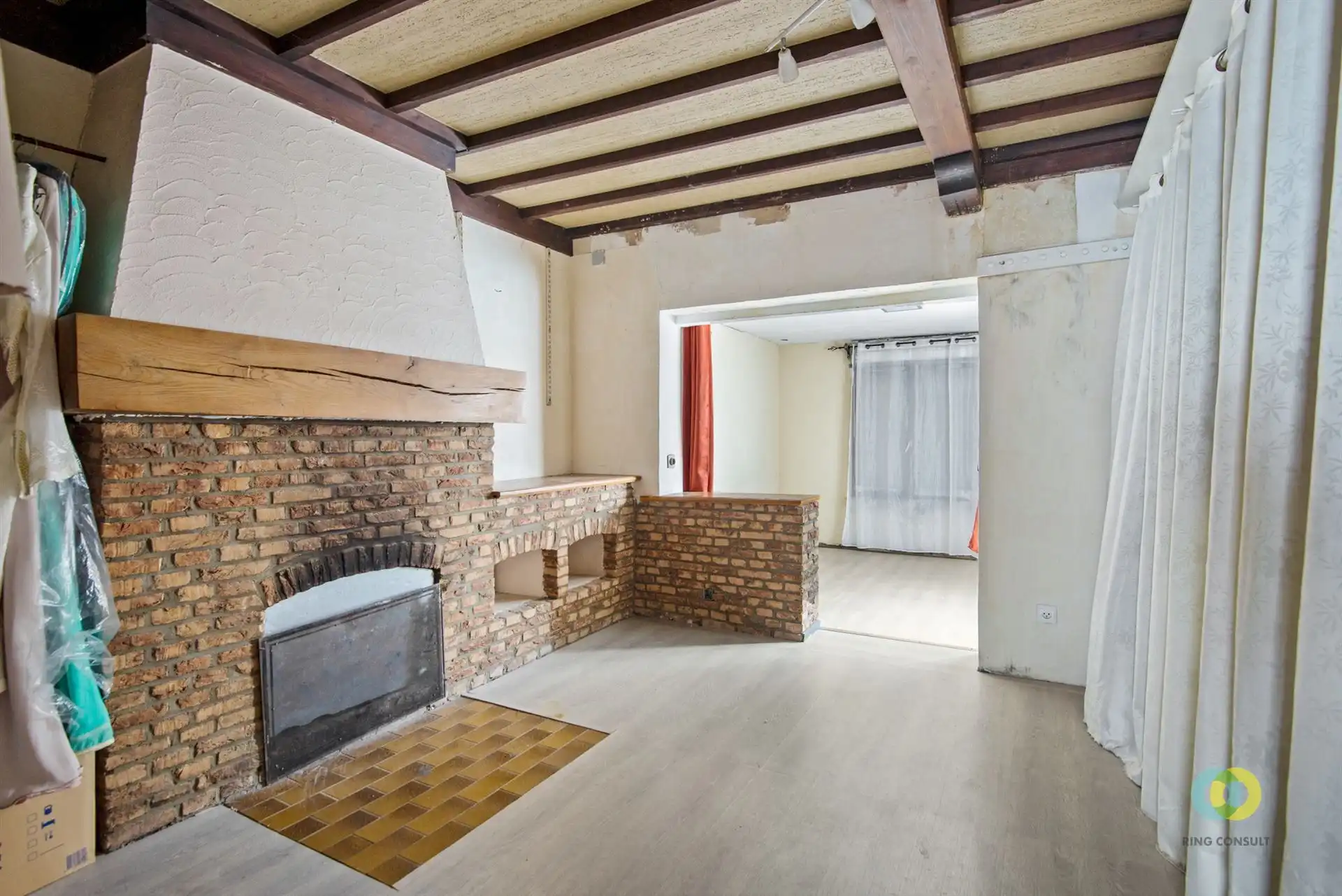 Ruime te renoveren woning met tuin en garage foto 12