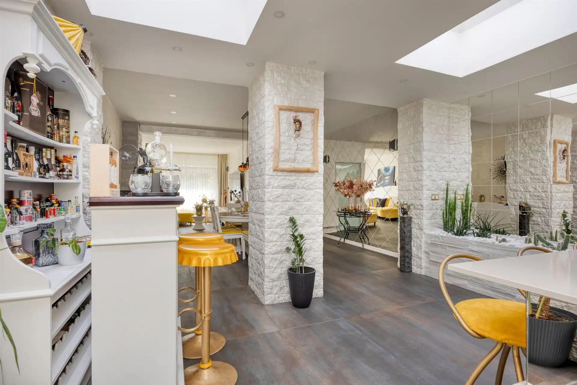 Instapklare woning met 3 (mog. 4) slaapkamers en tuin.  foto 9