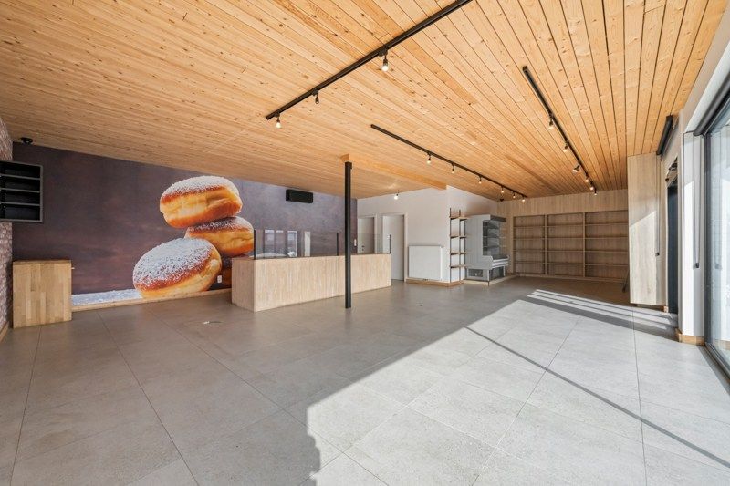 Ruime te renoveren bungalow met veel potentieel en inpandige garage foto 3