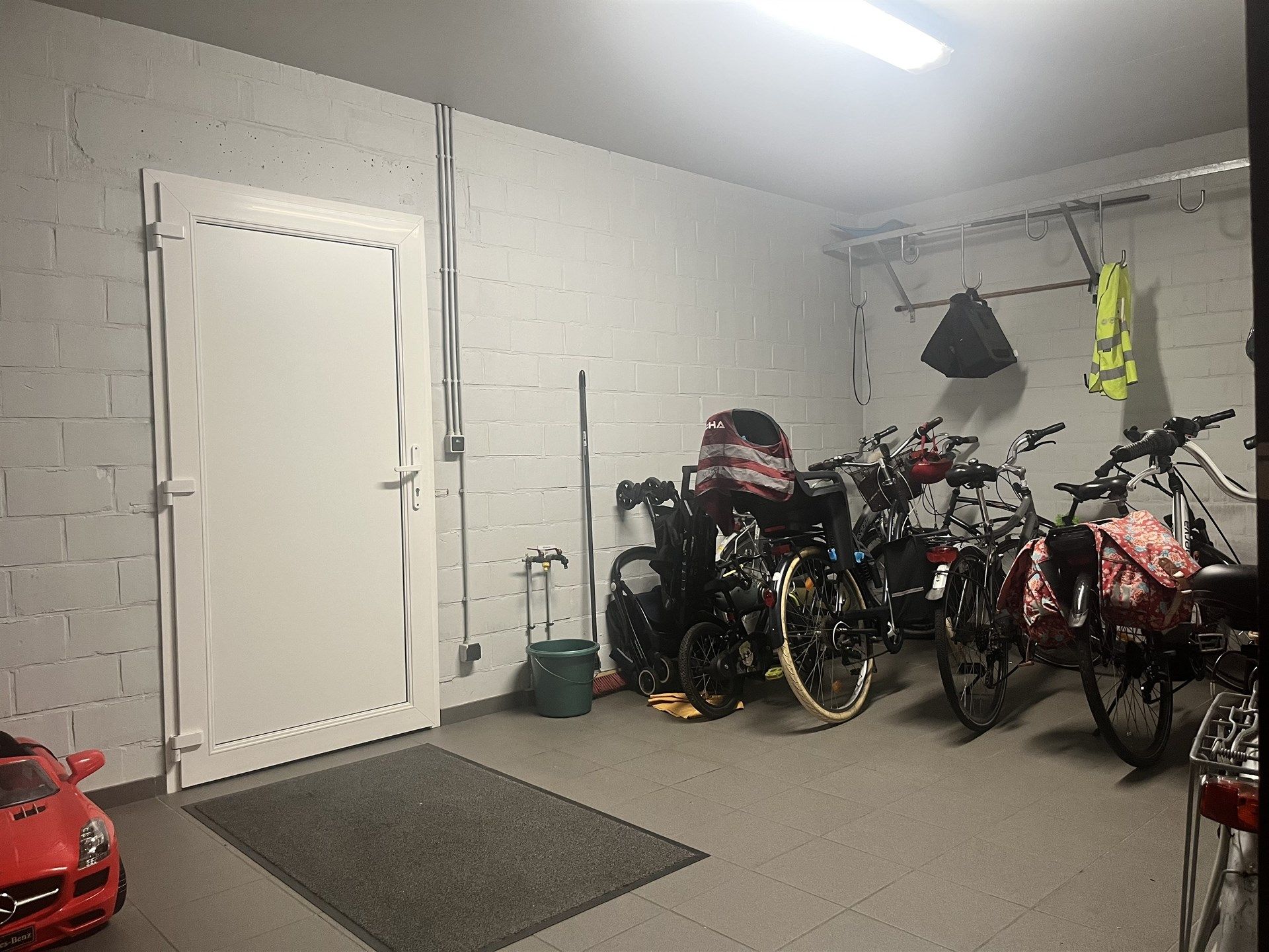 Ruim gelijkvloers 3 slpk-appartement met tuin én garagebox! foto 13