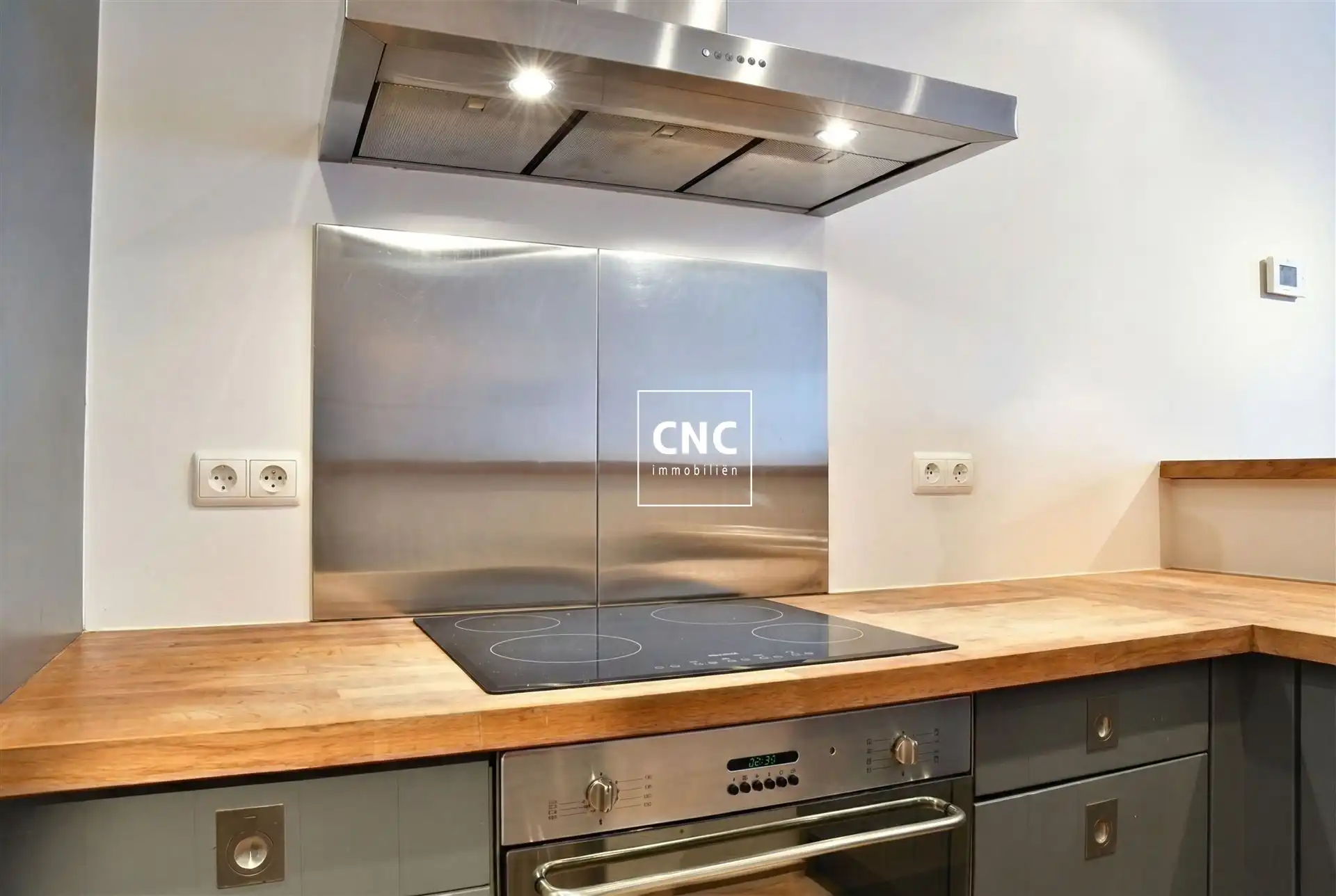 Gemeubeld en instapklaar appartement met zijdelings zeezicht foto 5