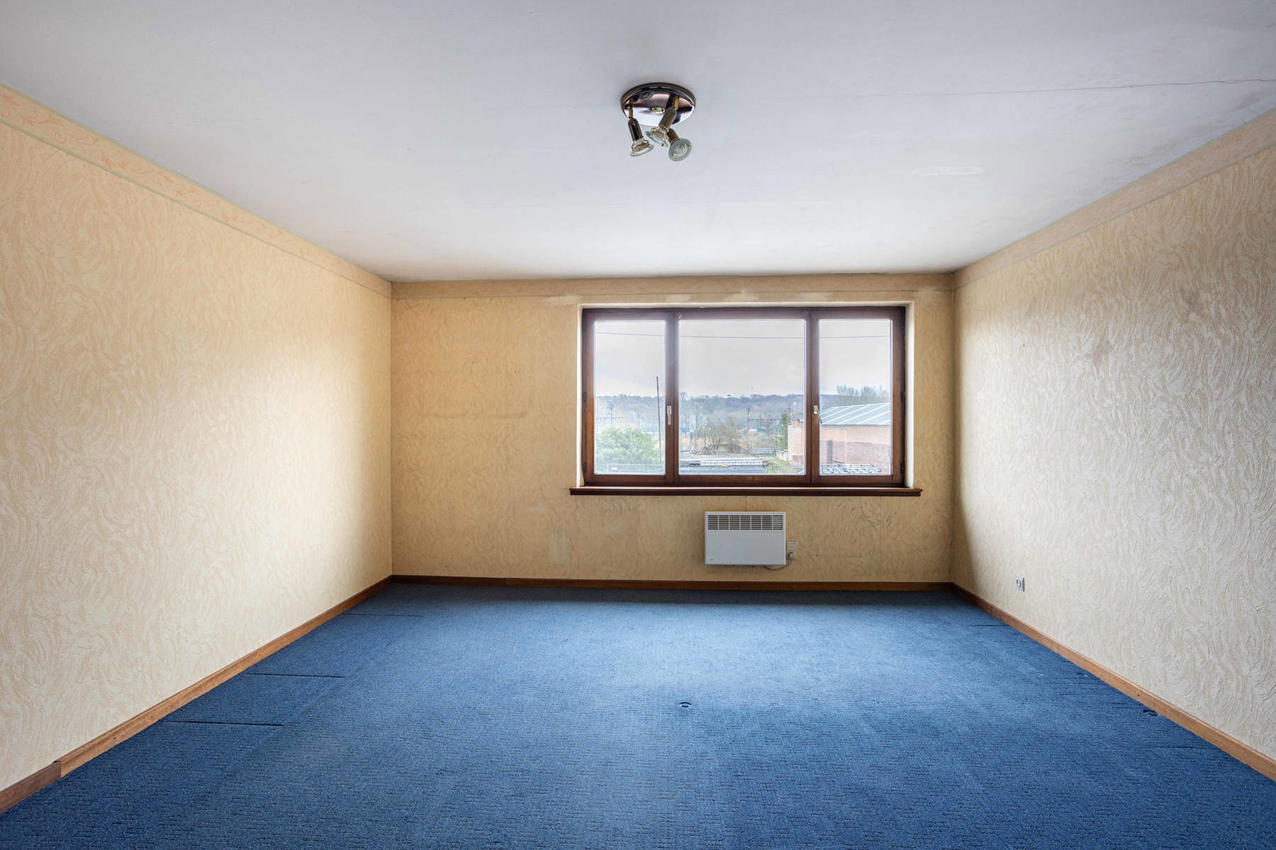 Gesloten bebouwing met garage en drie slaapkamers.  foto 13