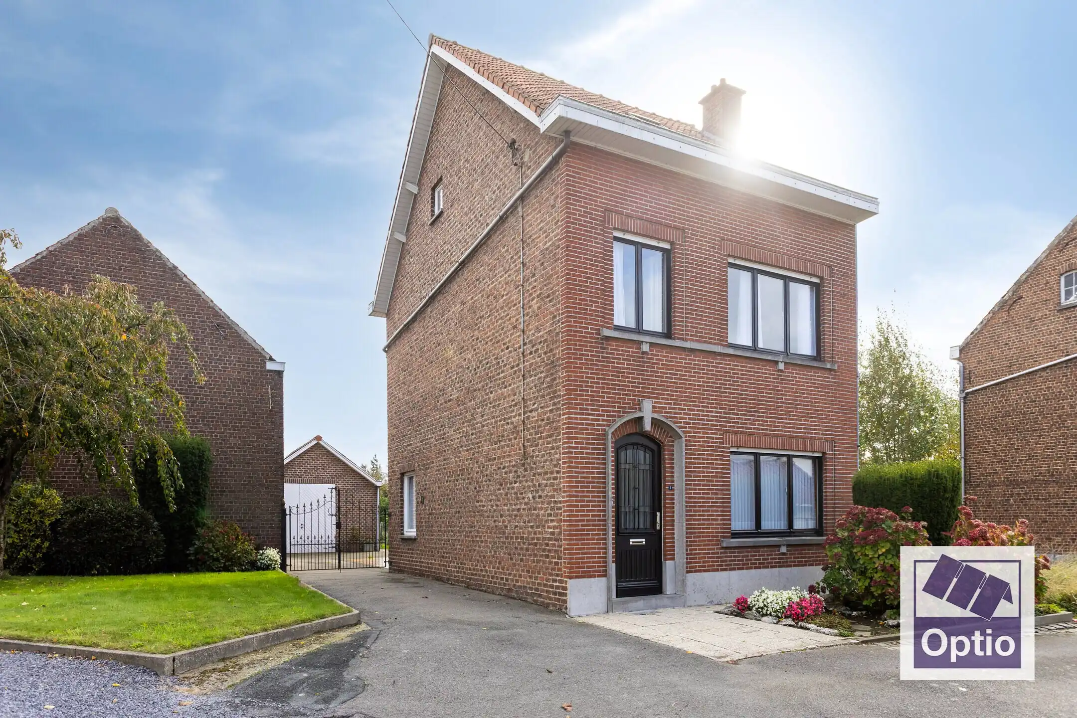 Woning met 5 slaapkamers en grote tuin. foto 2