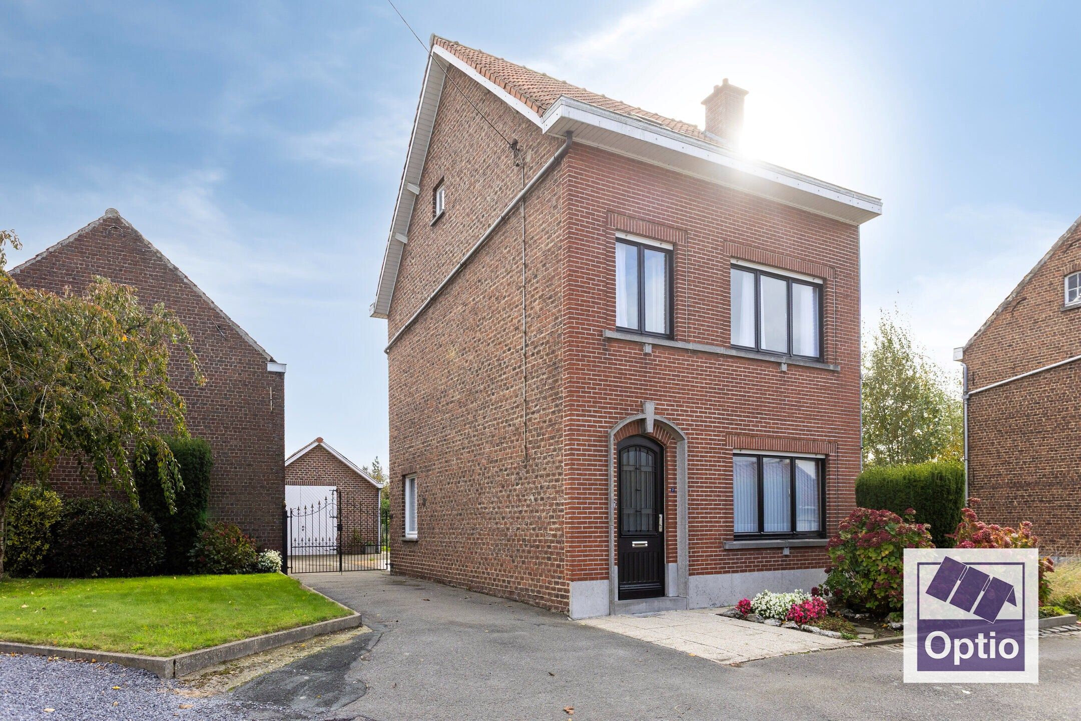 Woning met 5 slaapkamers en grote tuin. foto 2