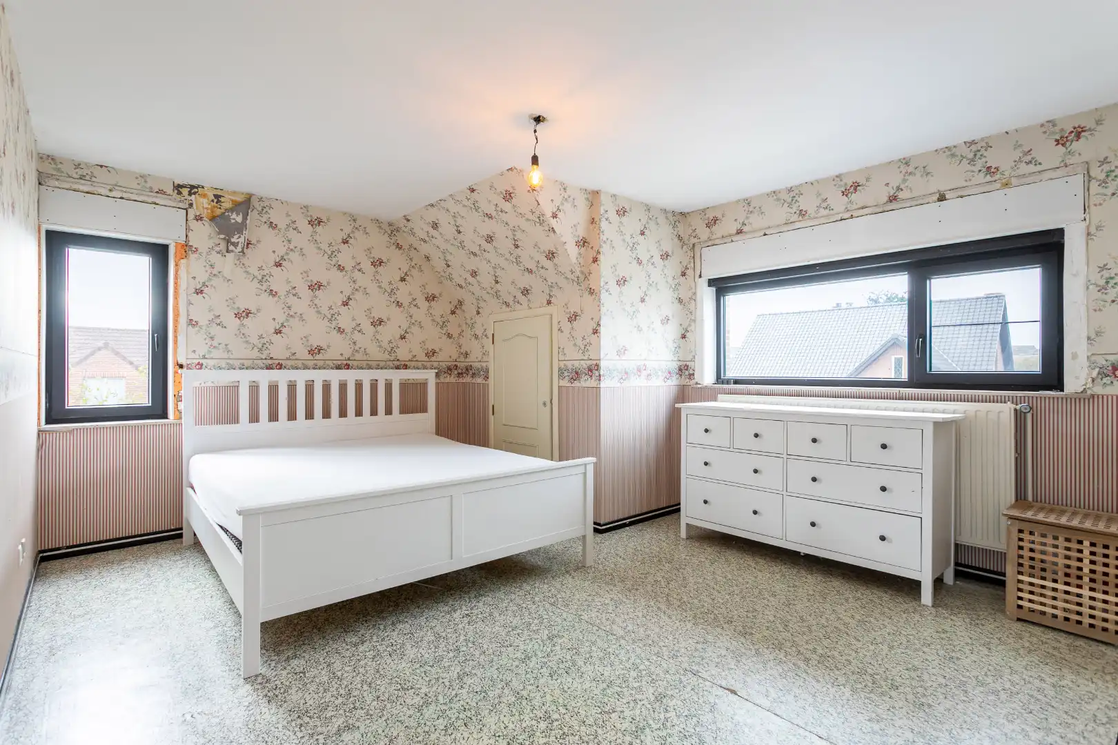 Ruime woning te Pajottegem met 4 slpks, garage en tuin op +-10a! foto 20