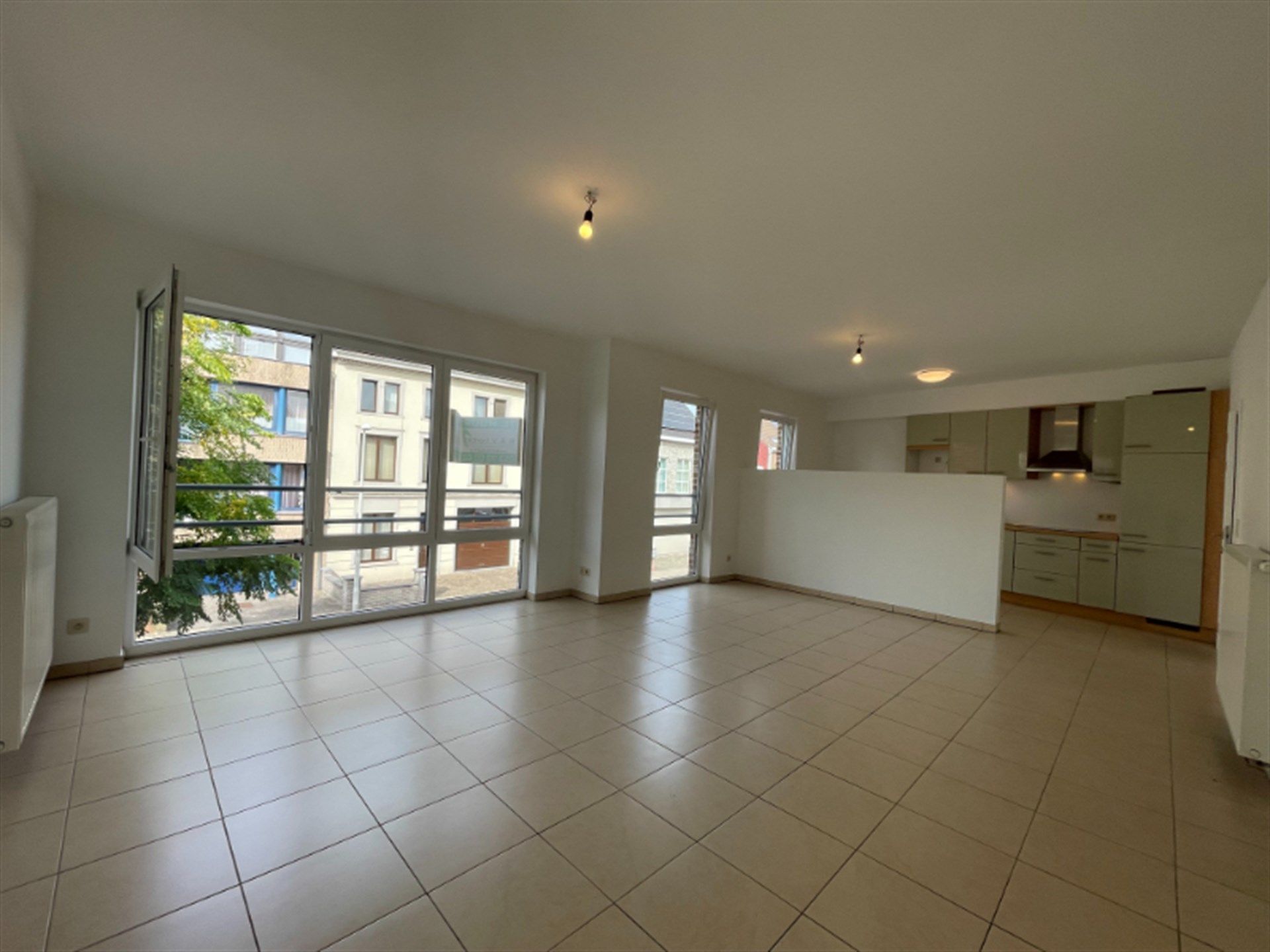 Appartement met 2 slaapkamers in centrum Aalst te huur foto 2