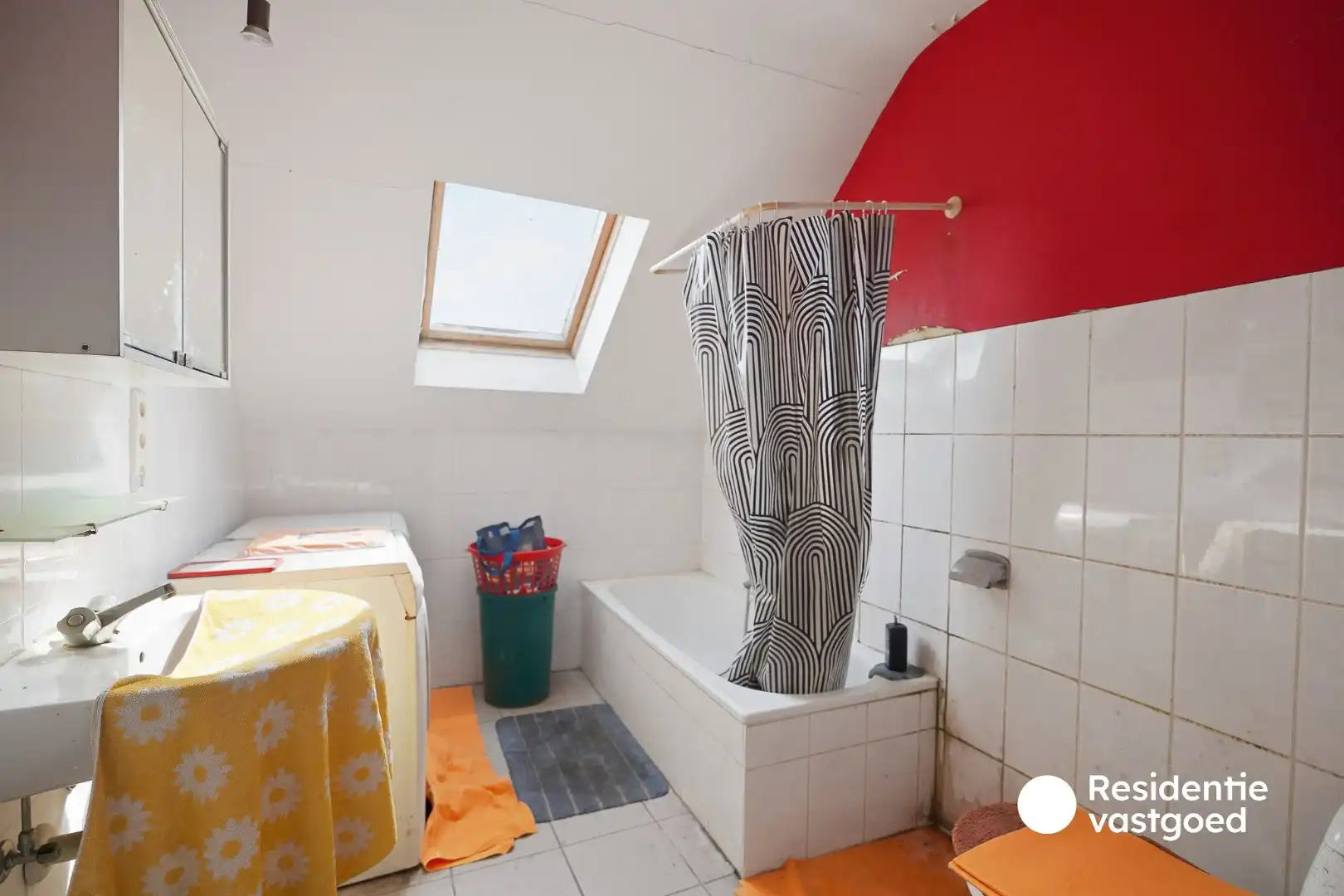 Opbrengsteigendom met 4 garages en autostaanplaats! foto 8