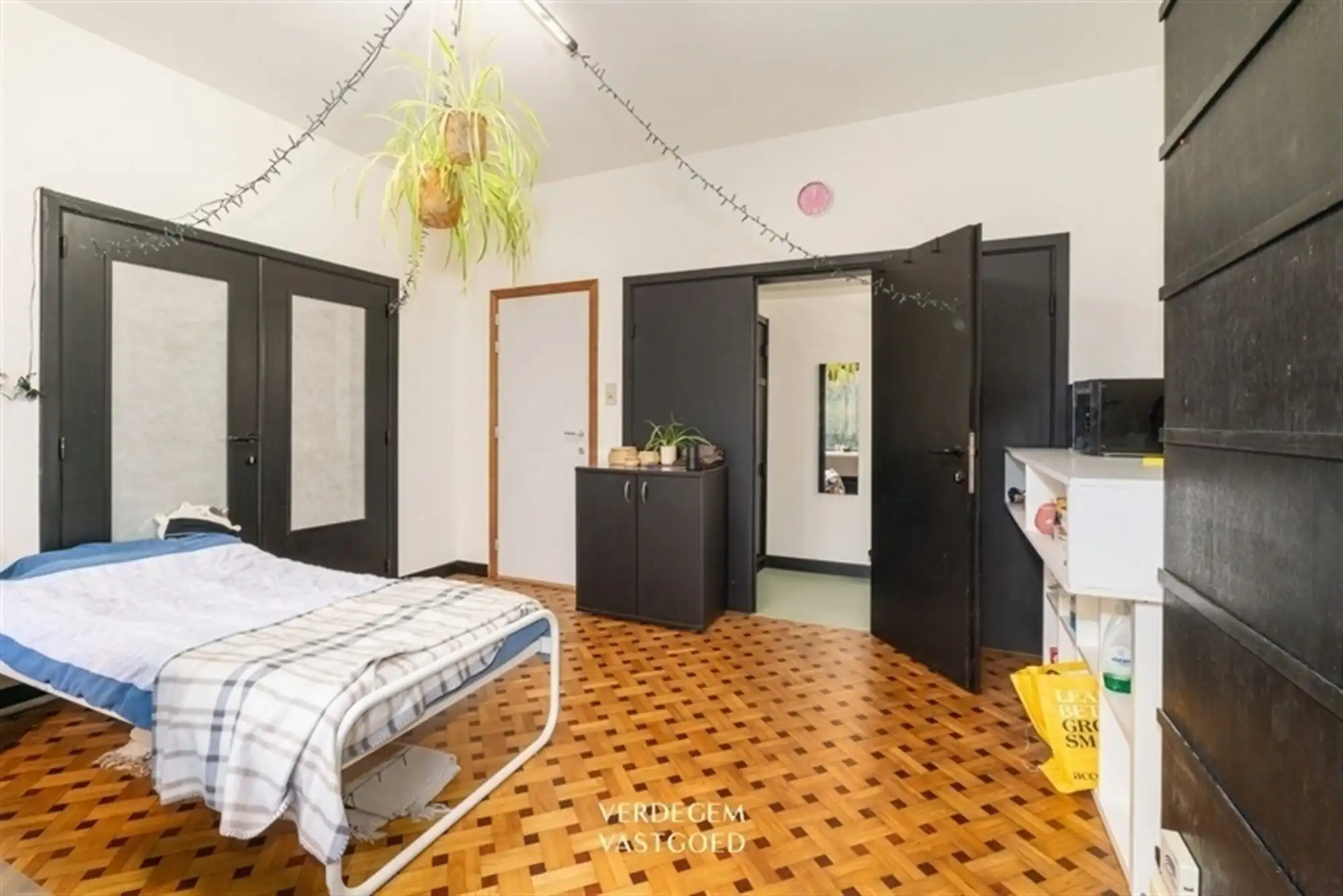 Architecturale studentenwoning met 8 entiteiten, garage en prachtige tuin foto 8