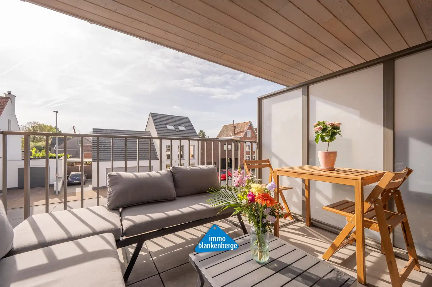 Instapklaar en verrassend ruim appartement met zonnig terras in het centrum van Beernem foto 6