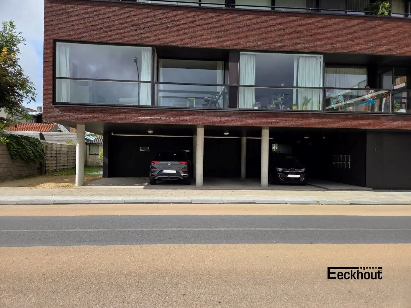 Overdekte autostaanplaats met berging te Bredene aan de Spuikom foto 2