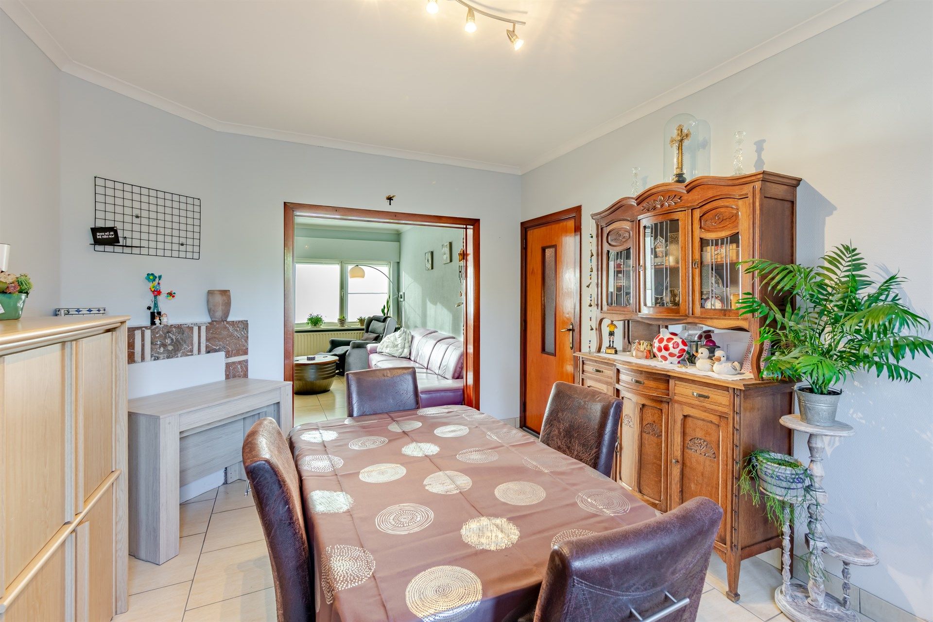 Ruime gezinswoning met vier slaapkamers te Denderleeuw foto 6