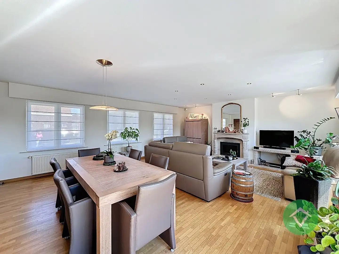 Ruime gezinswoning met dubbele garage in Koekelare foto 5