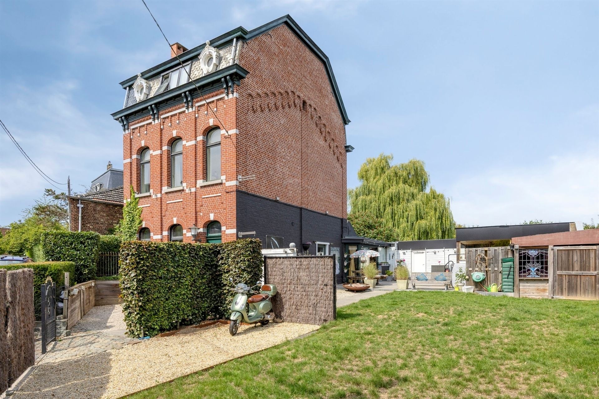 Hoofdfoto van de publicatie: Prachtig gerenoveerde serristenwoning op prima locatie nabij centrum