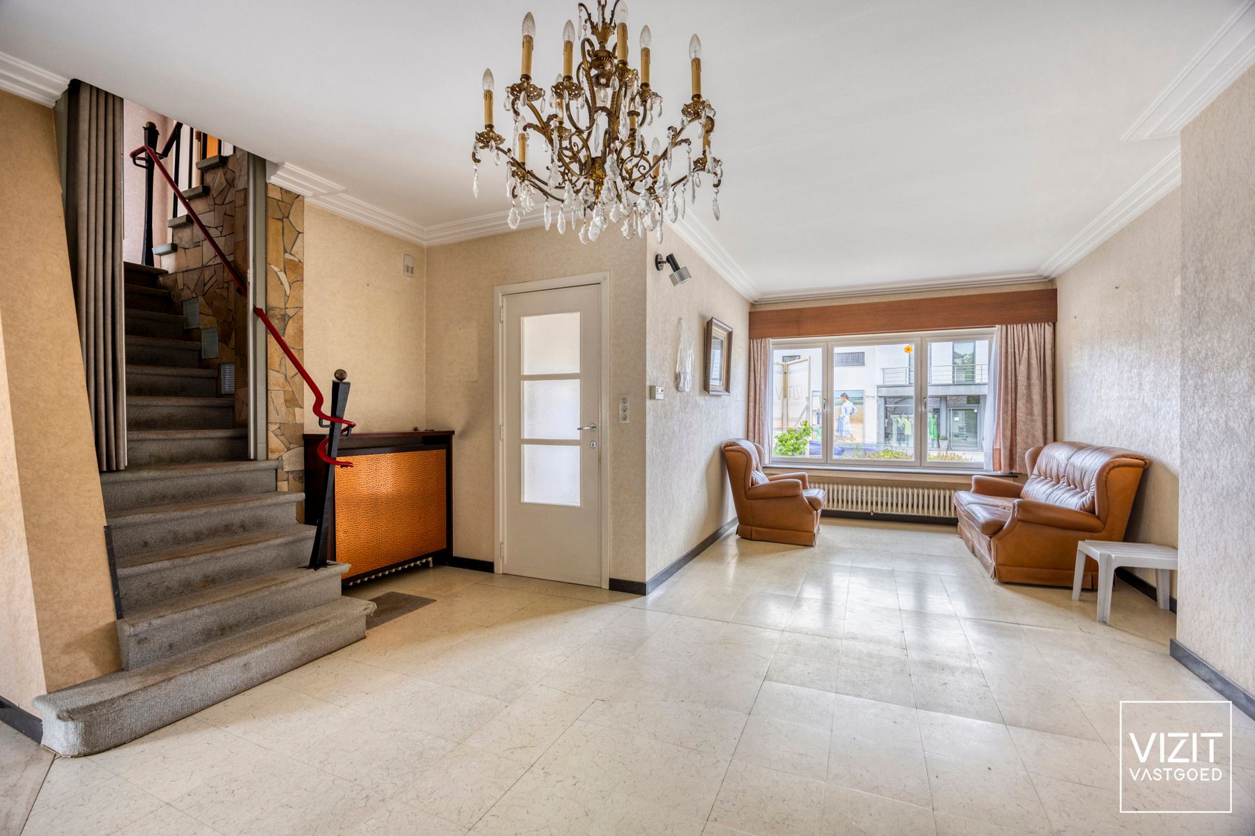 Ruime en karaktervolle woning te Ninove!  foto 3