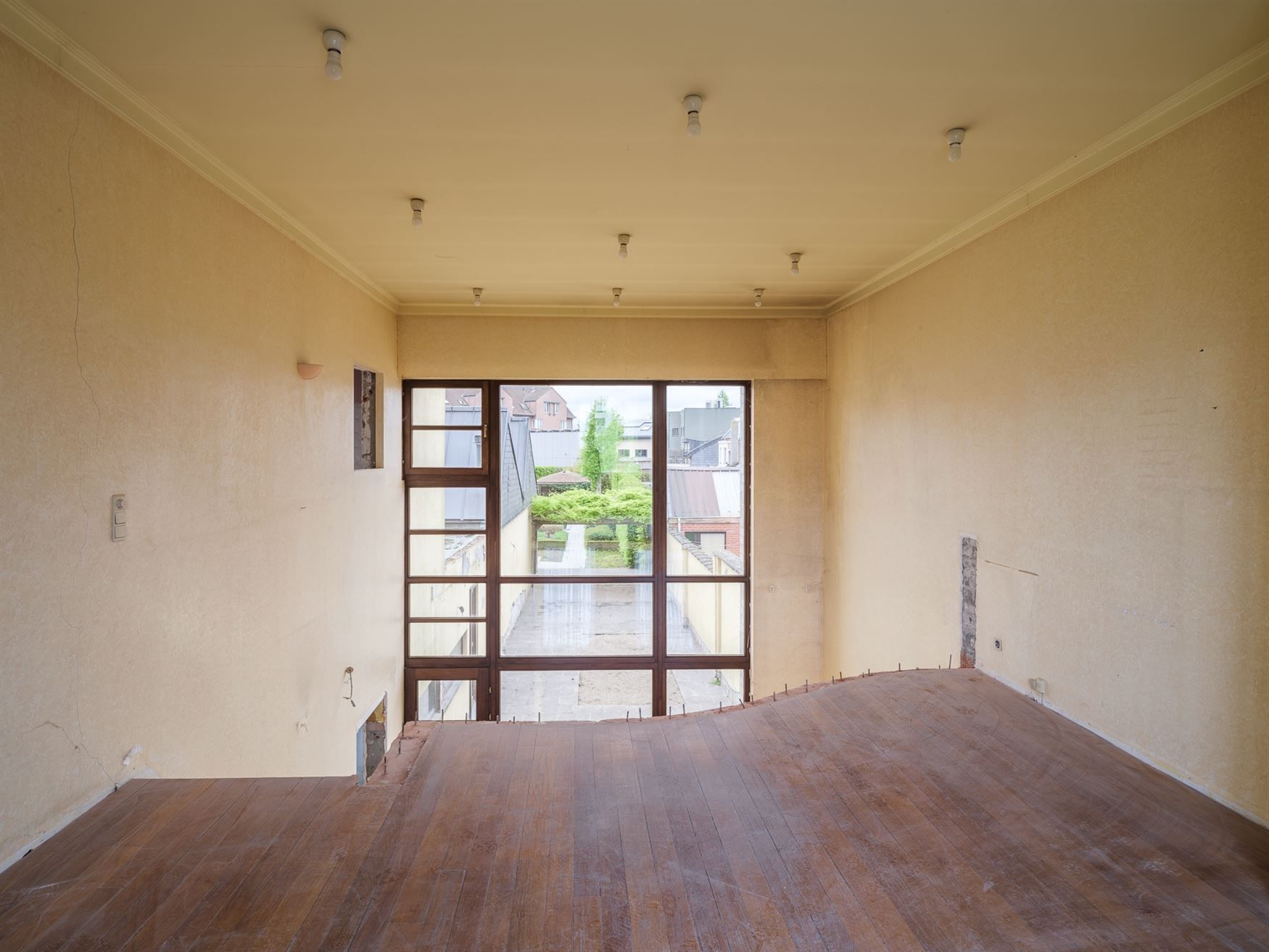 Woning met kantoor, parking en tuin foto 13