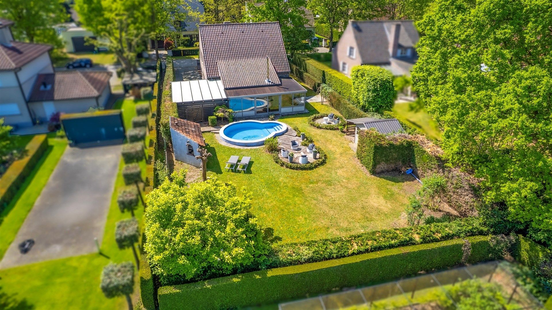 Open bebouwing met zwembad en uitzicht in villawijk Slommerdonk foto 2