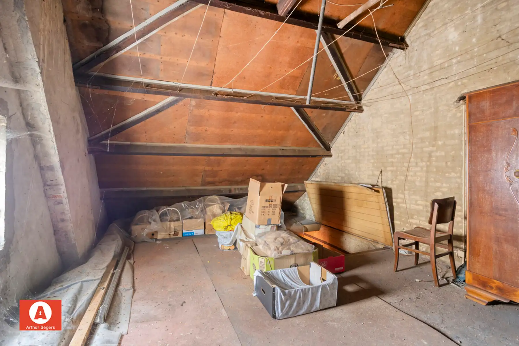Te renoveren halfopen bebouwing met zuidwestgerichte tuin foto 18