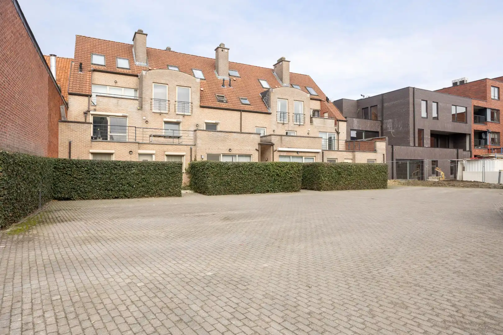 Ruim gelijkvloers appartement met terras en 2 slaapkamers te Overpelt centrum. foto 27