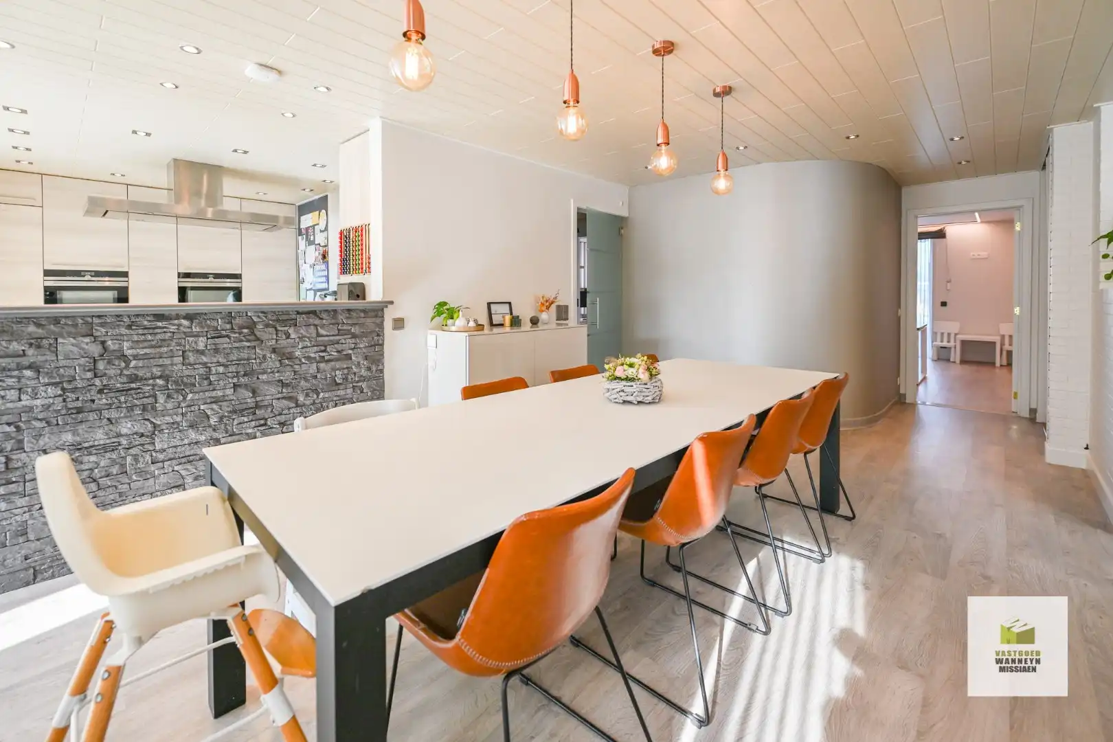 Perfect instapklare woning met 4 slaapkamers en kantoor/praktijkruimte met aparte ingang (21 m²) foto 13
