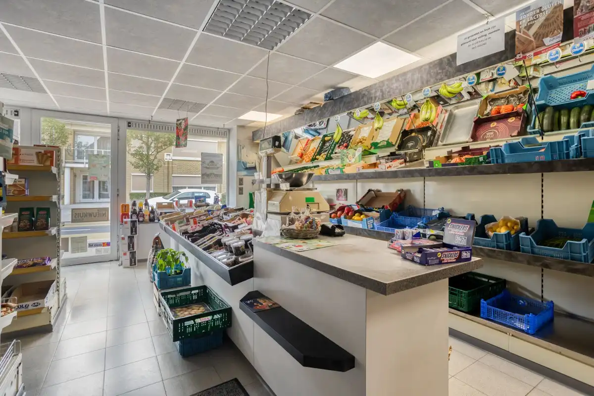 Handelswoning met bouwmogelijkheden achteraan foto 3