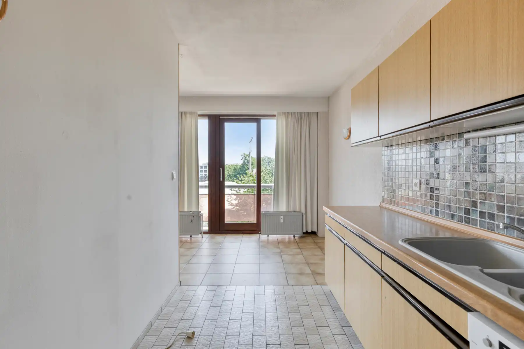Ruim appartement met 2 slaapkamers, terras en kelder foto 6