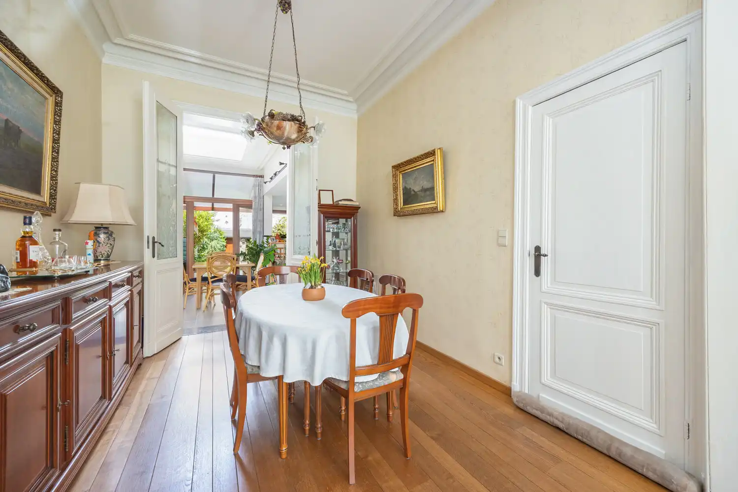 Karaktervolle, instapklare herenwoning met heerlijke stadstuin op toplocatie te Antwerpen-Zuid foto 9