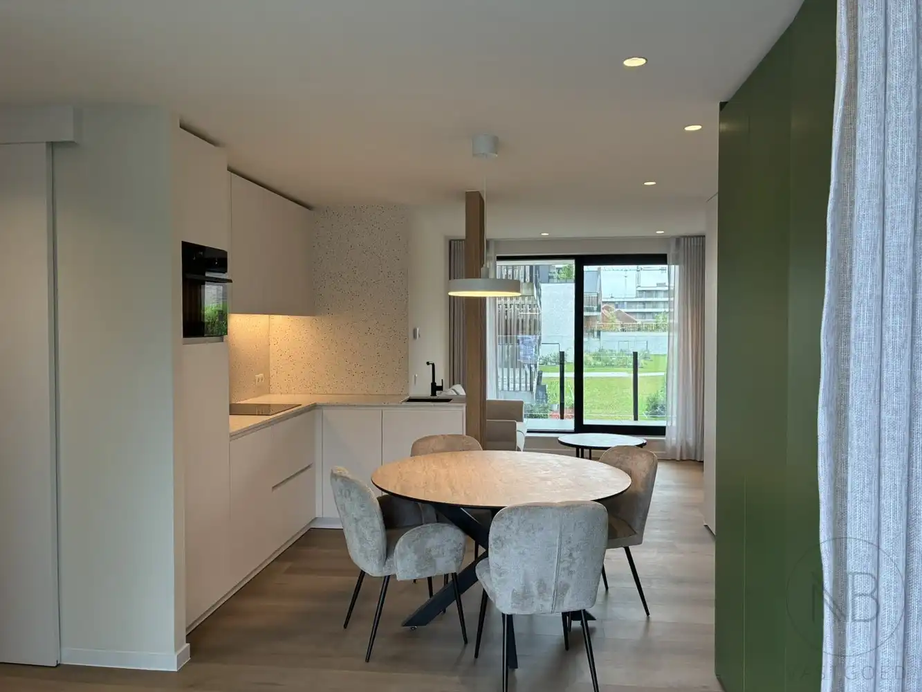 Instapklaar & bemeubeld 1-slaapkamer appartement in Diepenbeek foto 4