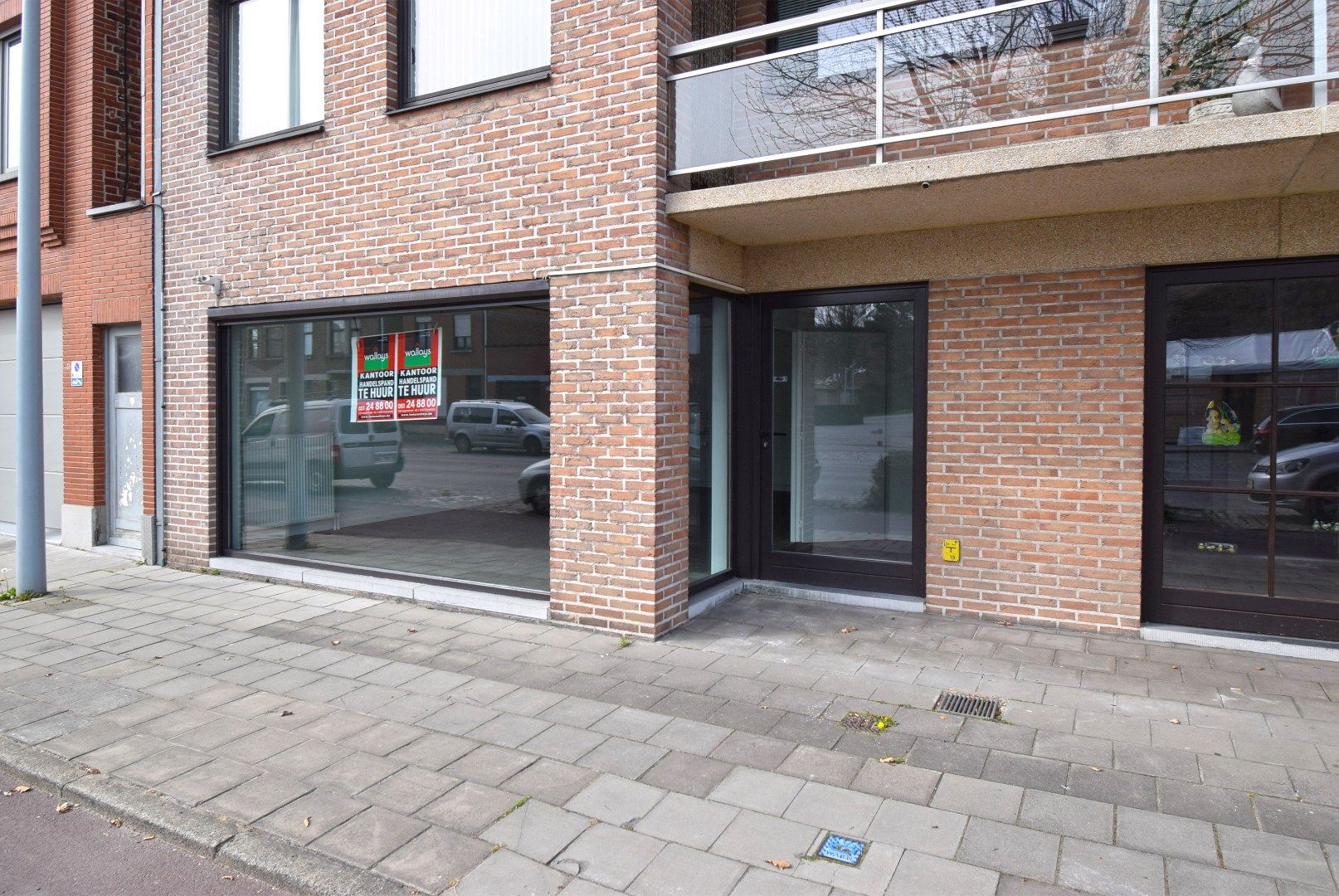 GELIJKVLOERSE KANTOORRUIMTE foto 2