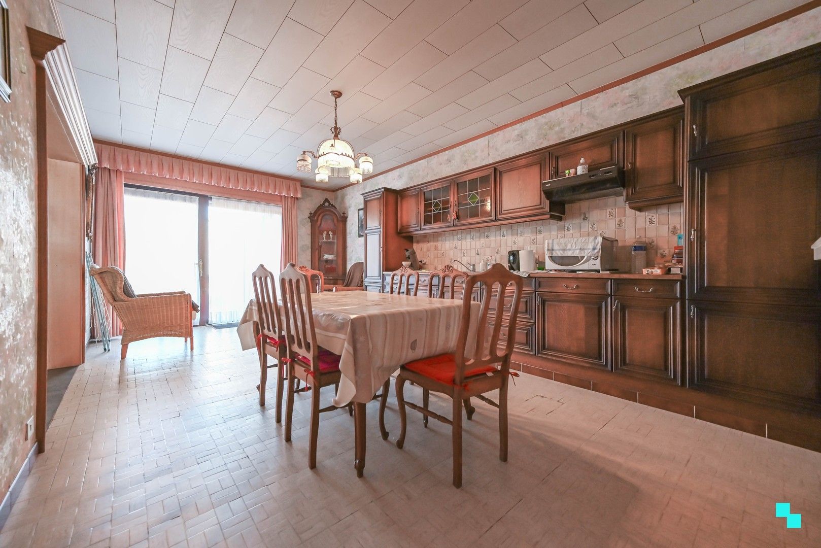 Karaktervolle woning met riante woonoppervlakte (267 m²) en tuin in Emelgem foto 10